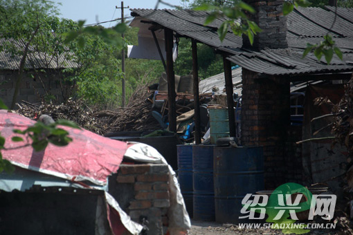 网友疑有人做地沟油 记者前去一看…[绍兴网-新