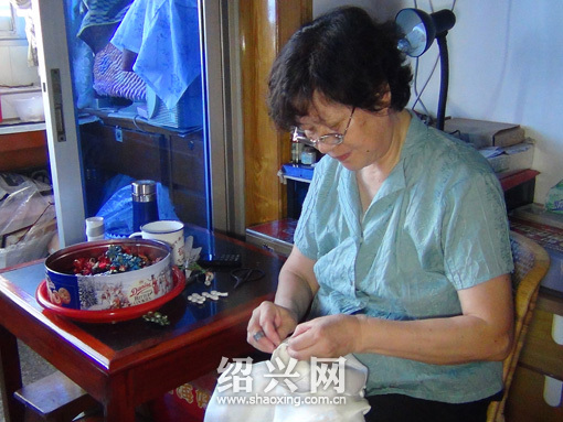 浙江省民间巧女吴英 盘扣手艺传承乏人[绍兴网