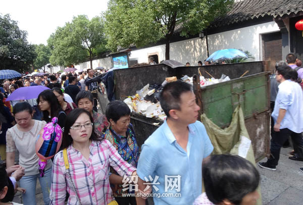 人口多垃圾量_成都39个街办试点大件垃圾 快递 收运 可电话预约上门(2)