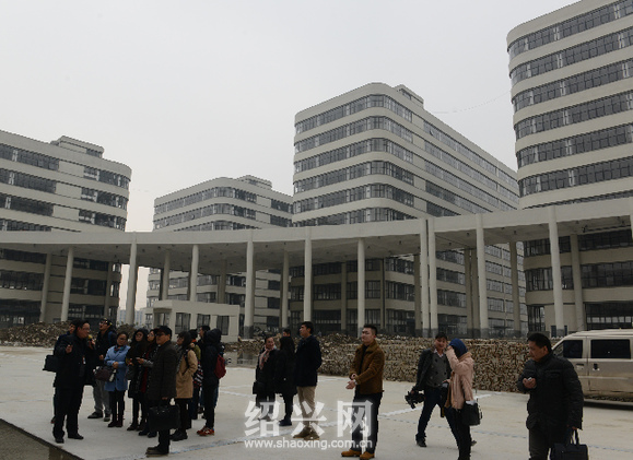 全省知名网络新媒体走进杭州湾采访活动今在嘉