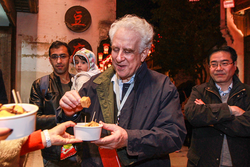 柯桥外商逛夜鲁镇|绍兴网