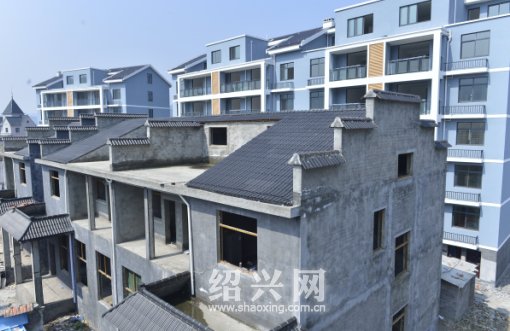 空心村不见了,村民搬进排屋公寓 BR 村口那一