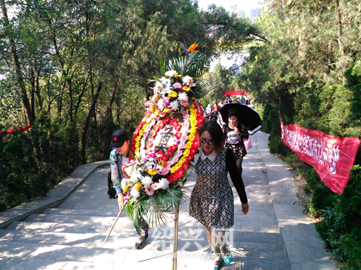 清明扫墓 缅怀烈士[绍兴网-新闻中心]