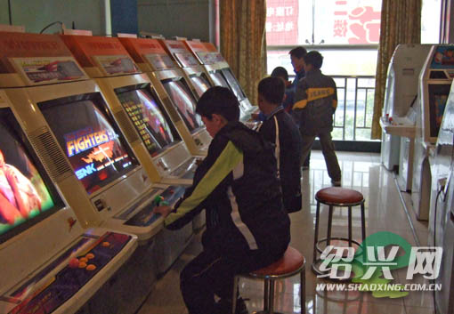 游戏机房,小孩禁入?